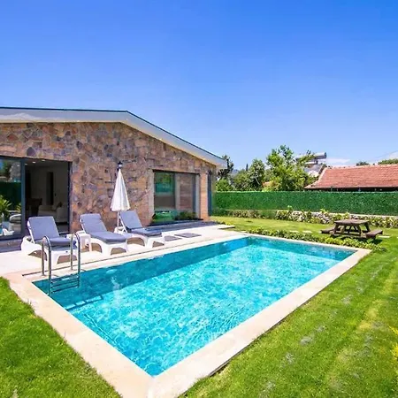 Villa Kaya Village *